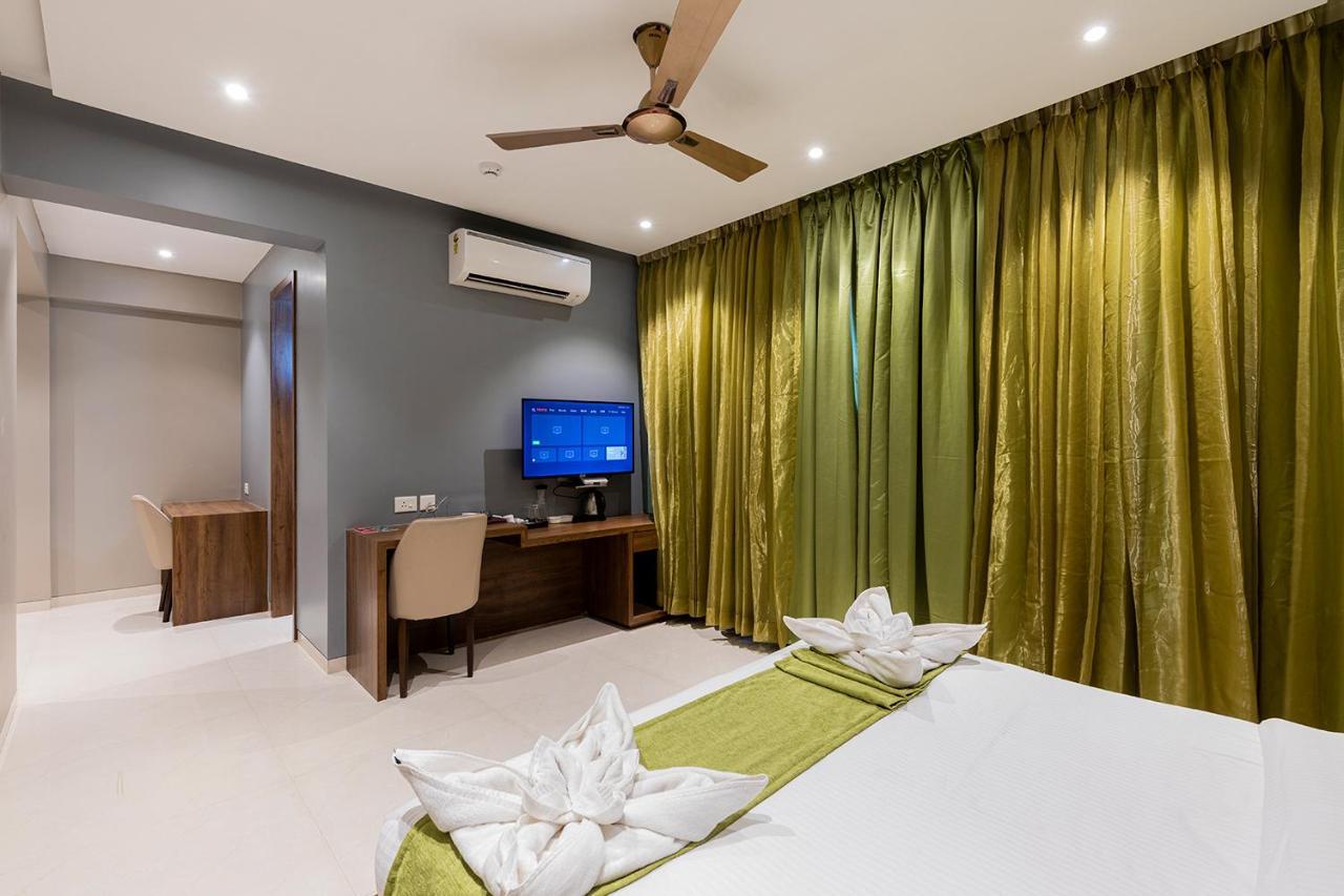 Hotel Seven Oaks Navi Mumbai Exterior foto