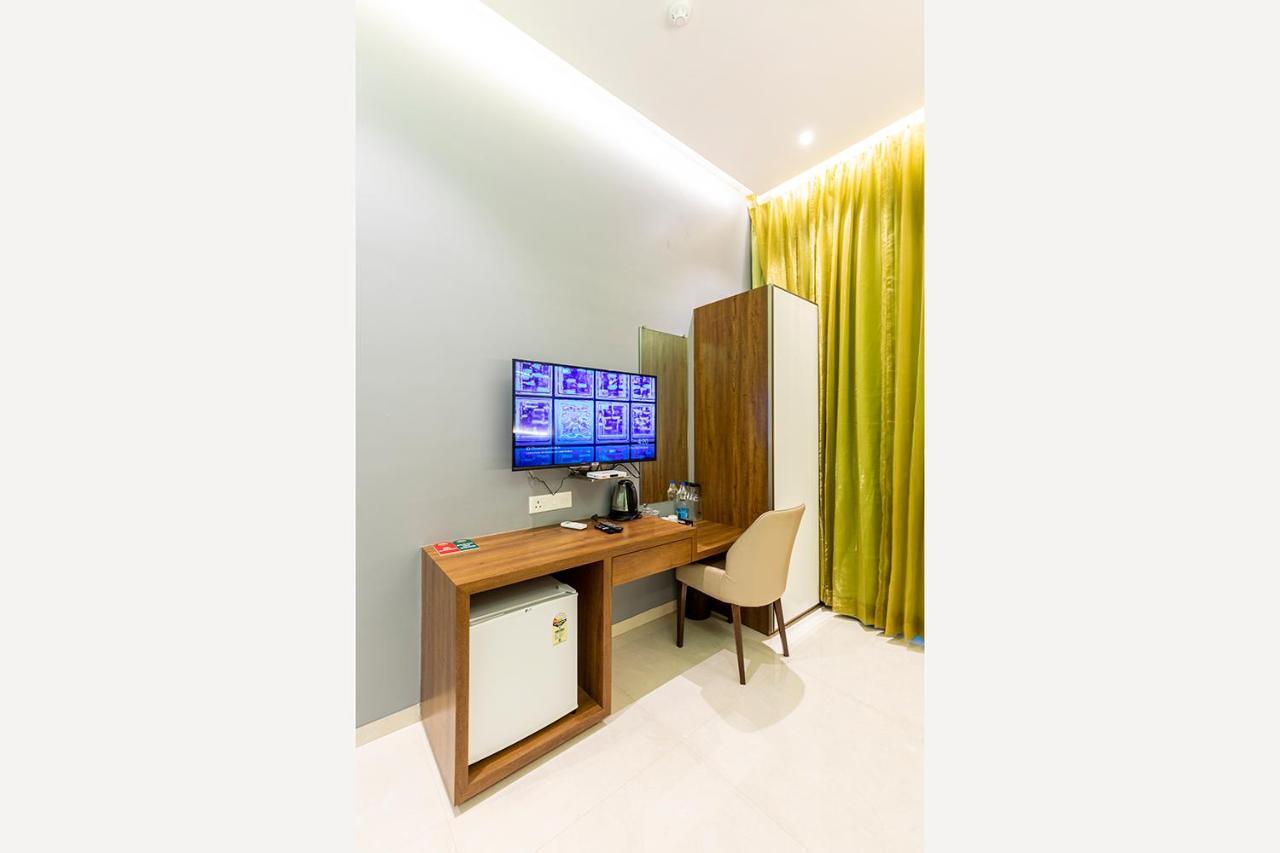 Hotel Seven Oaks Navi Mumbai Exterior foto